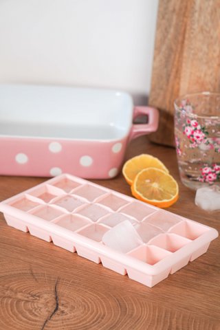 Pastel pink silicone ice cube tray 20x11x3 cm Isabelle Rose
