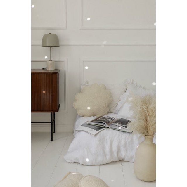 Soffice cuscino a conchiglia Boucle "orsacchiotto bianco"