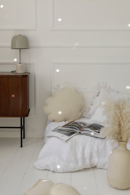 Soffice cuscino a conchiglia Boucle "orsacchiotto bianco"