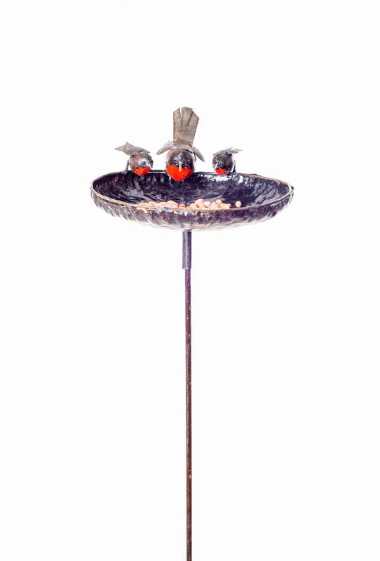 METAL ROBIN LARGE BOWL BIRDFEEDER ON STICK