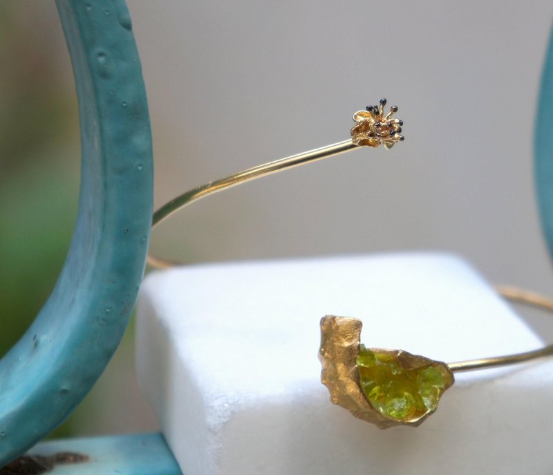 Zilveren armband: schelp en wilde bloem - verstelbare pasvorm