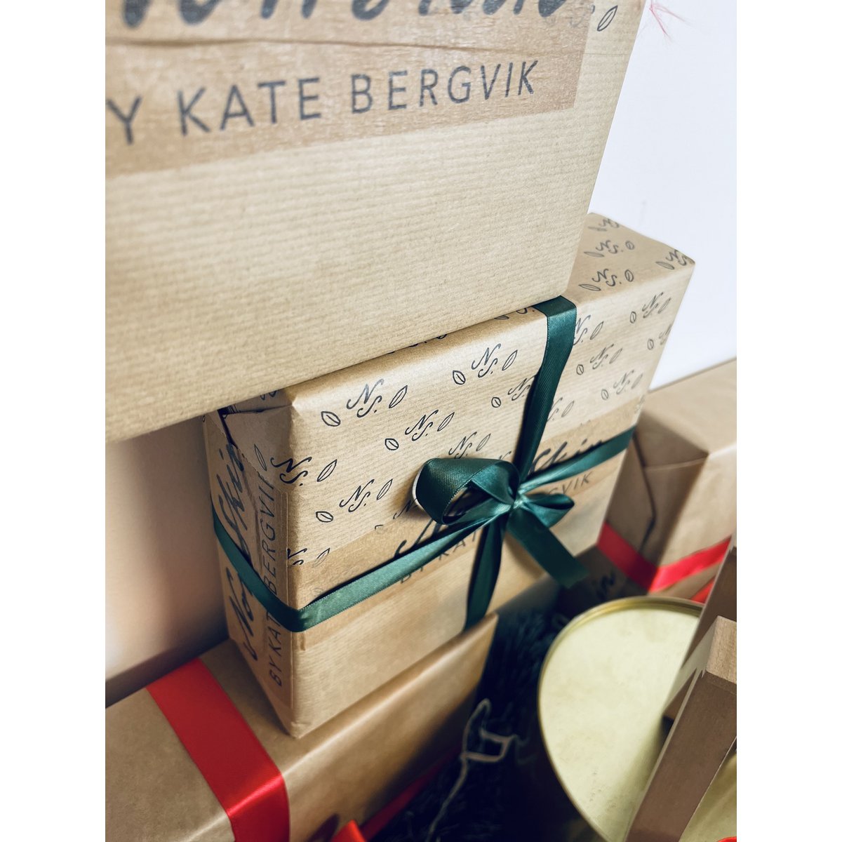 Caja de regalo para el cuidado de la piel con cuidado de la piel natural escandinavo Suero facial y crema facial de reparación natural - ¡CAJA DE REGALO envuelta!