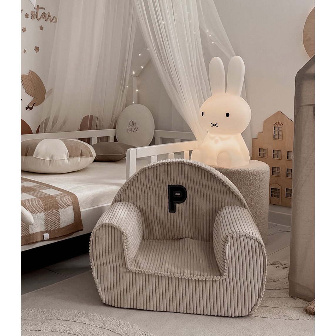 Cord-Babystuhl mit Buchstaben