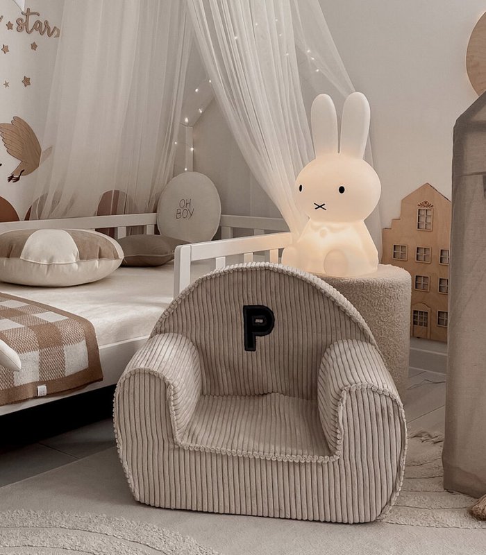 Cord-Babystuhl mit Buchstaben