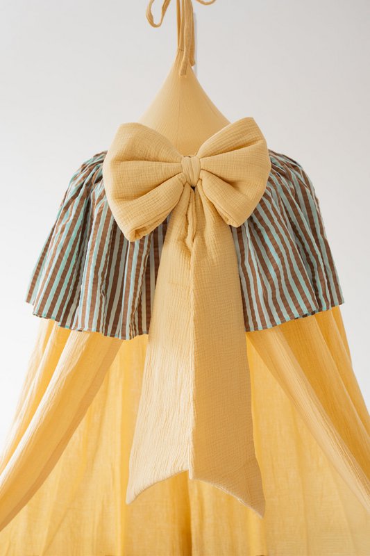 Dosel infantil con volante "amarillo mantequilla"