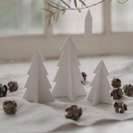 Set van 3 kleine witte kerstbomen (pak van 6)