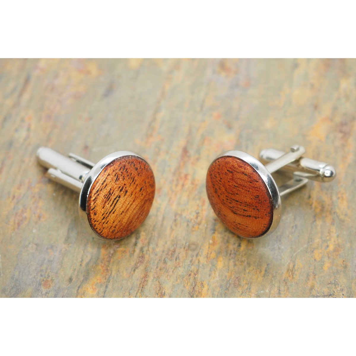 Boutons de manchette ronds élégants en bois d'acajou véritable, diamètre env. 18 mm, incrustation arrondie avec un beau grain