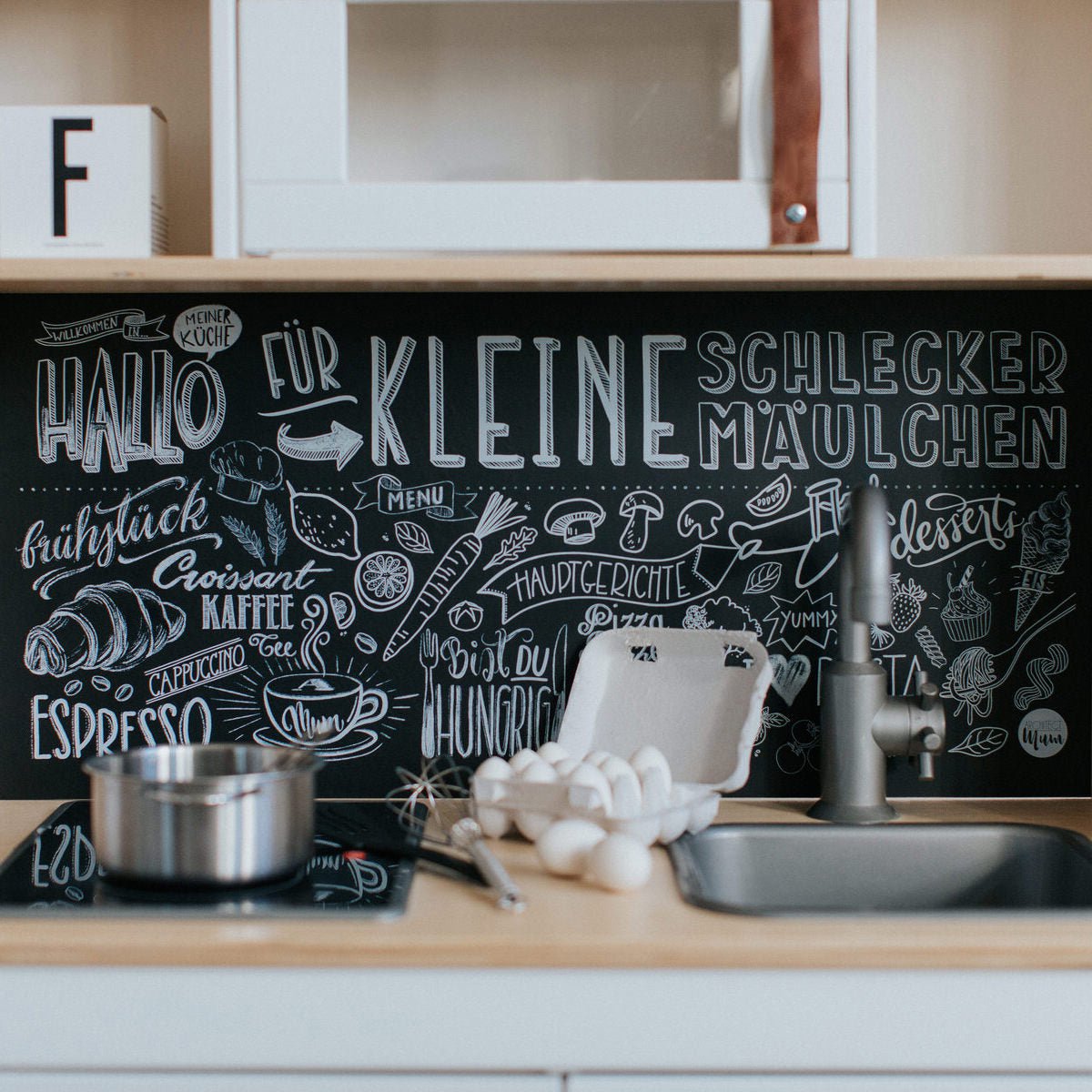 Folia do tablicy i tylny panel do kuchni dziecięcej IKEA