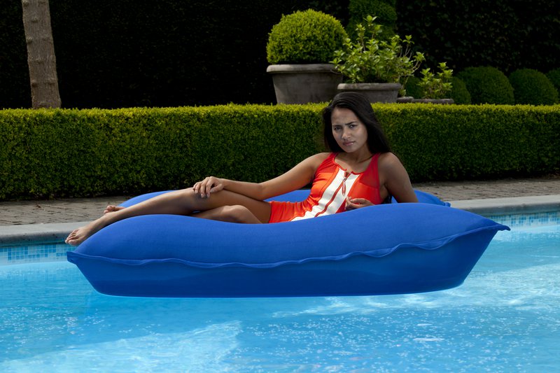 FLOAT BEANBAG SWIMMINGPOOL - kongeblå