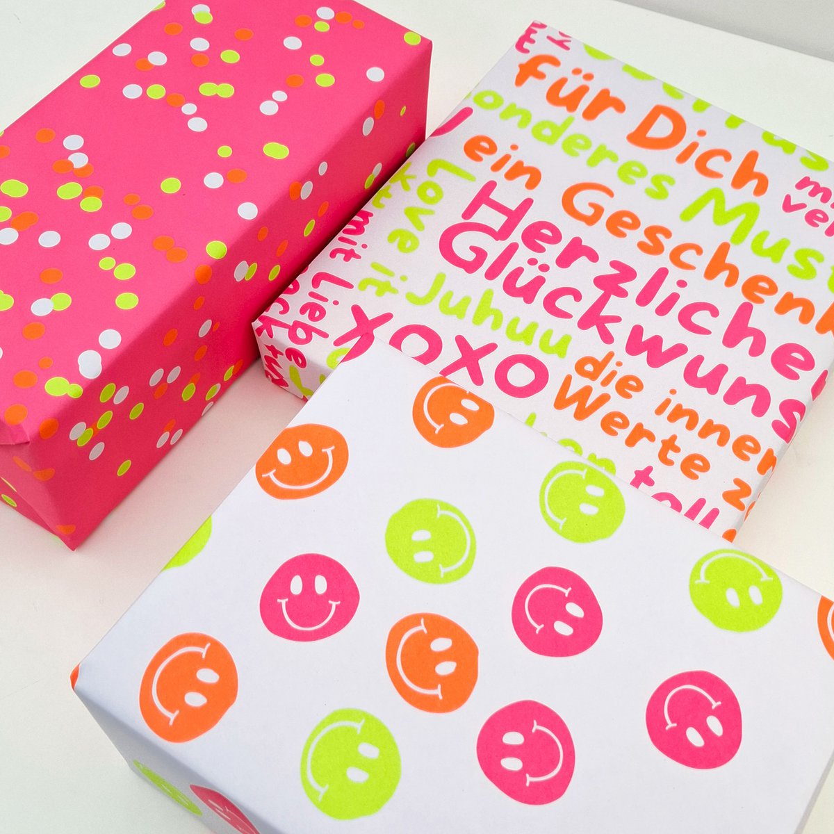 Papel de regalo “Smiley” hecho con papel reciclado