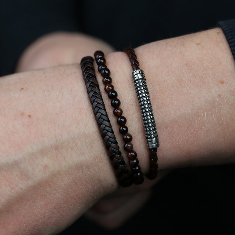 Frank 1967 7FB-0543 Lederarmband – Herren – 2 Stränge – geflochtenes Leder – rote Tigeraugenperlen – 4 mm Durchmesser – Leder – 21 cm – zusätzliches Glied im Verschluss – Schwarz – Dunkelbraun – Silberfarben