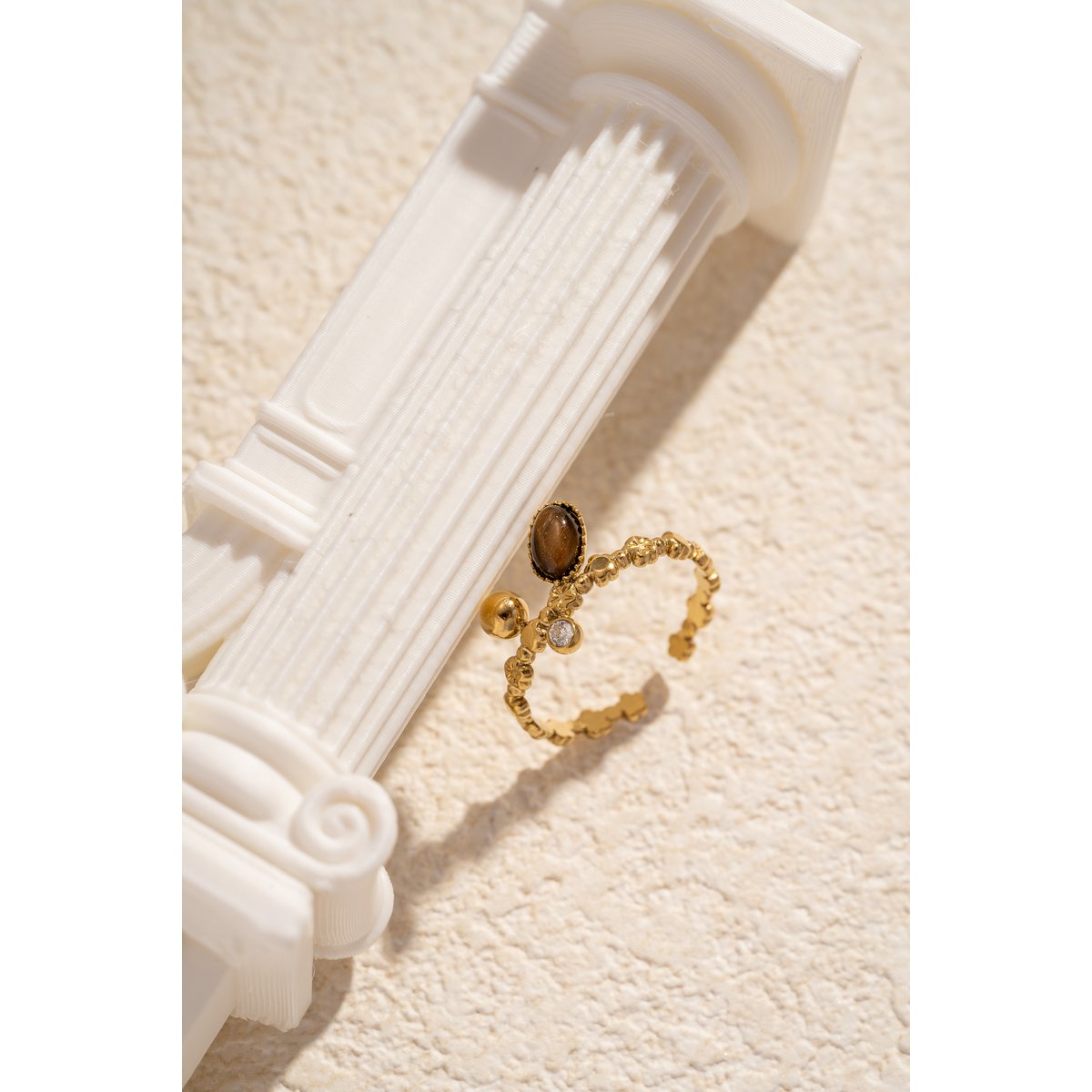 Verstelbare gouden stalen ring met ovale steen en strass