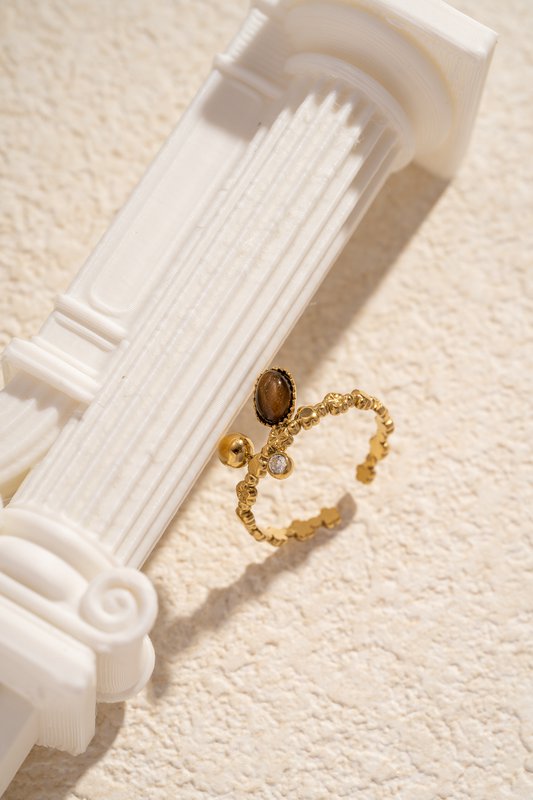 Verstelbare gouden stalen ring met ovale steen en strass