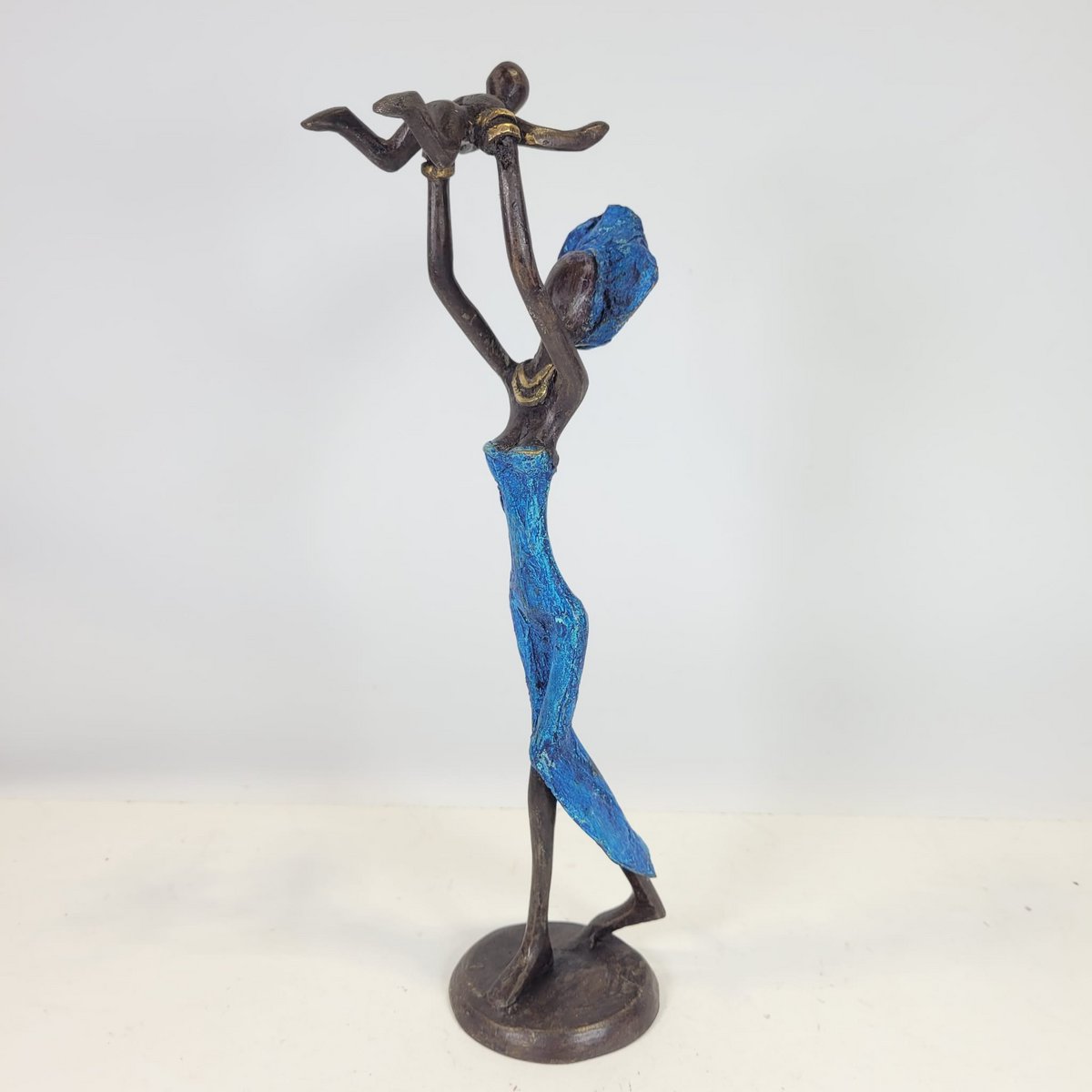 Bronzeskulptur "Baby in the air" af Soré | forskellige størrelser og farver