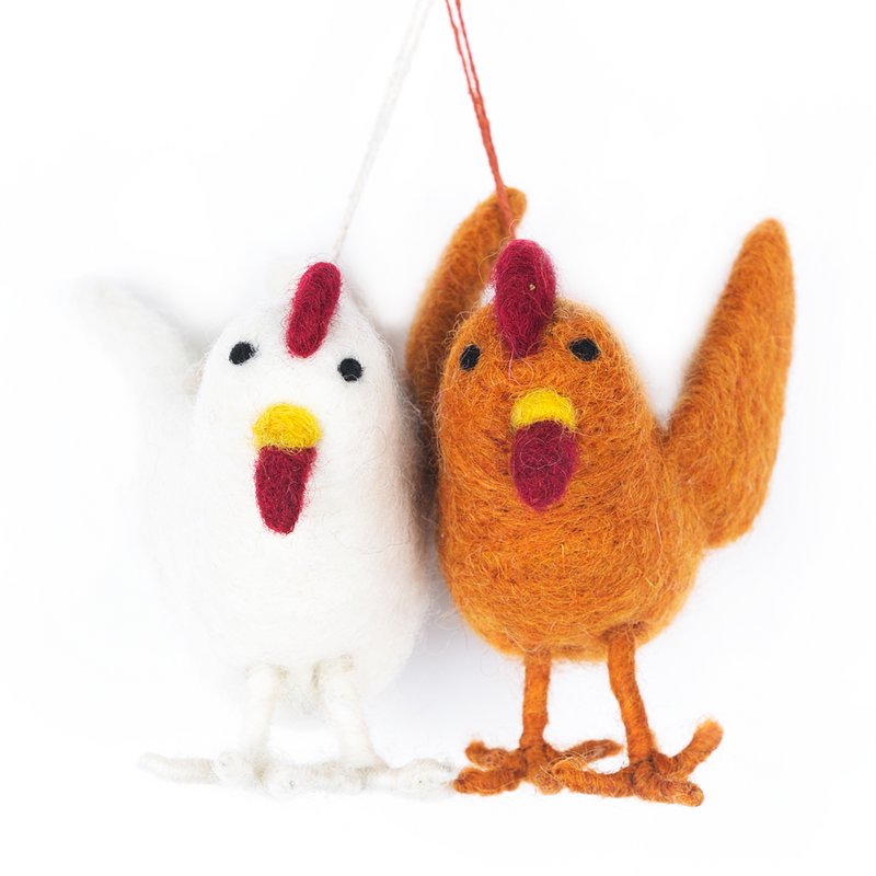 Ręcznie robione wiszące kurczaki Cluckin' Orange Fair trade Dekoracje wielkanocne