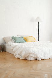 Decorative pillow with ruffle "Sage check"