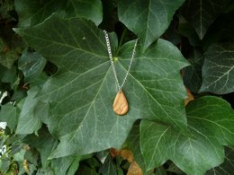 Necklace made of olive wood with great grain in the shape of a teardrop, silver curb chain made of stainless steel, handmade