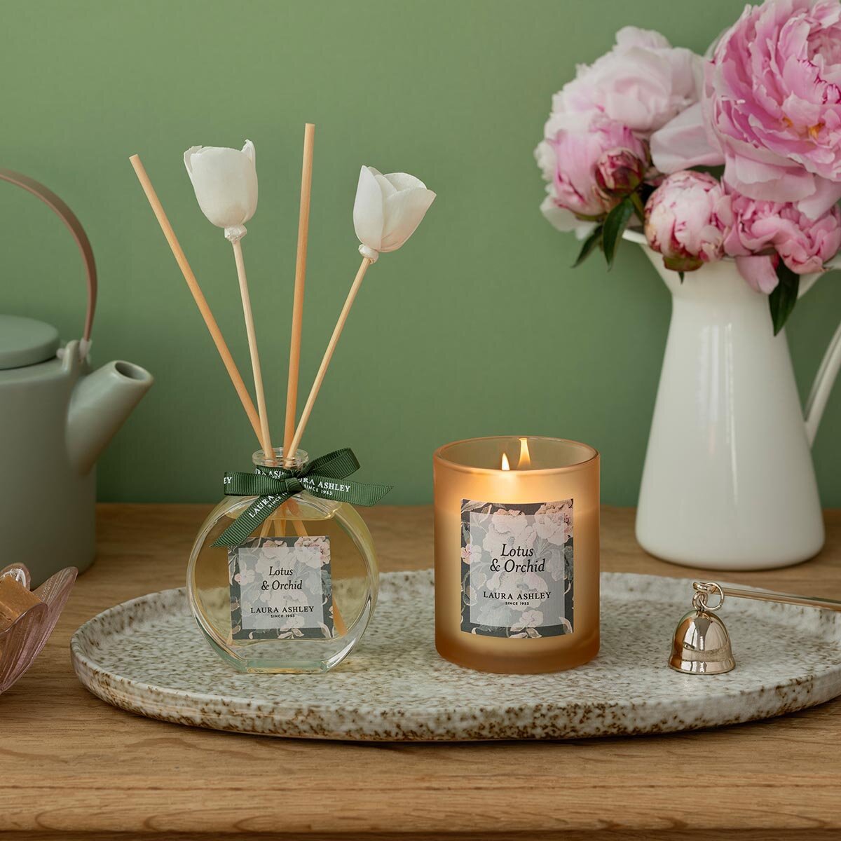 Duftkerze Laura Ashley Lotus & Orchid im Geschenkkarton - 200g