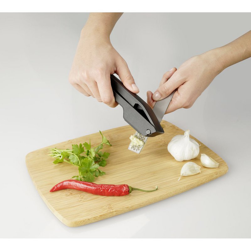 Fakelmann robust garlic press