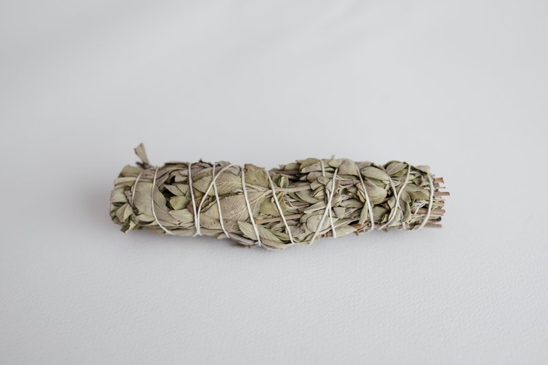 6 Smudge Sauge blanche - Boîte de présentation avec 6 bâtons de fumigation à la sauge blanche (Salvia Apiana)