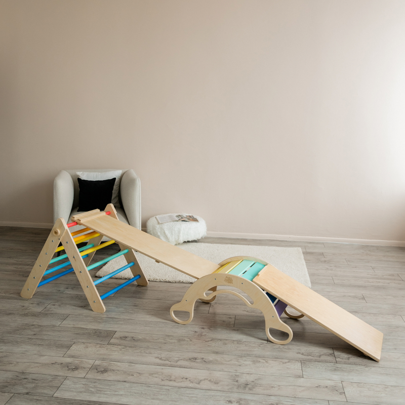 Großes Set - Pikler Dreieck + 2 Rutschen/Kletterleitern + Balancewippe