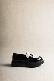 LISSY BLACK AND WHITE – Skórzane mokasyny z detalami ze sztucznego futra