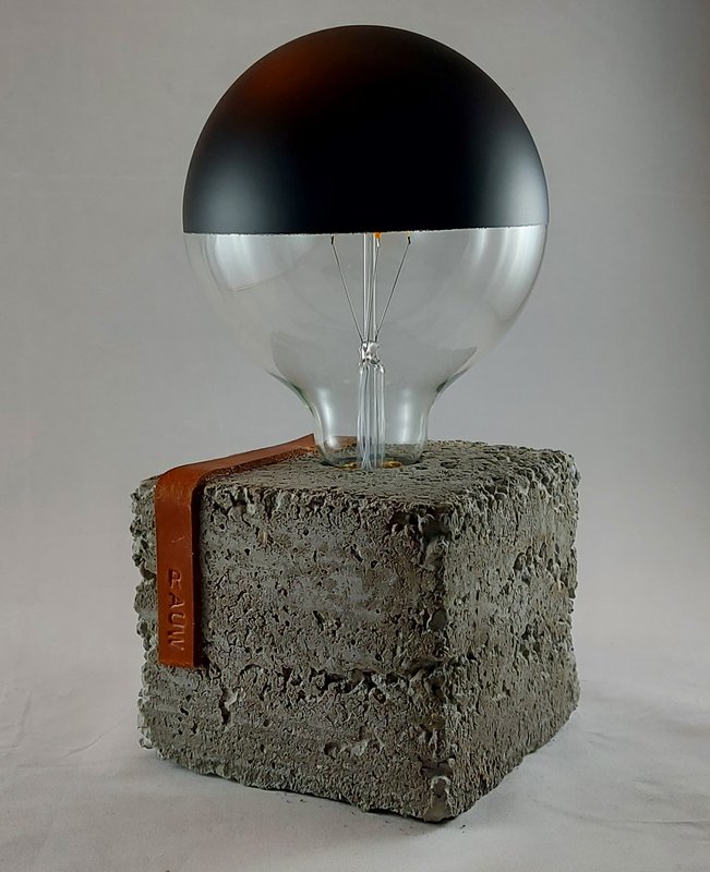 Raw Concrete Design bordlampe industriel cement flere farver