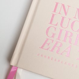 Årlig planlægger 2026 - Lucky Girl Era