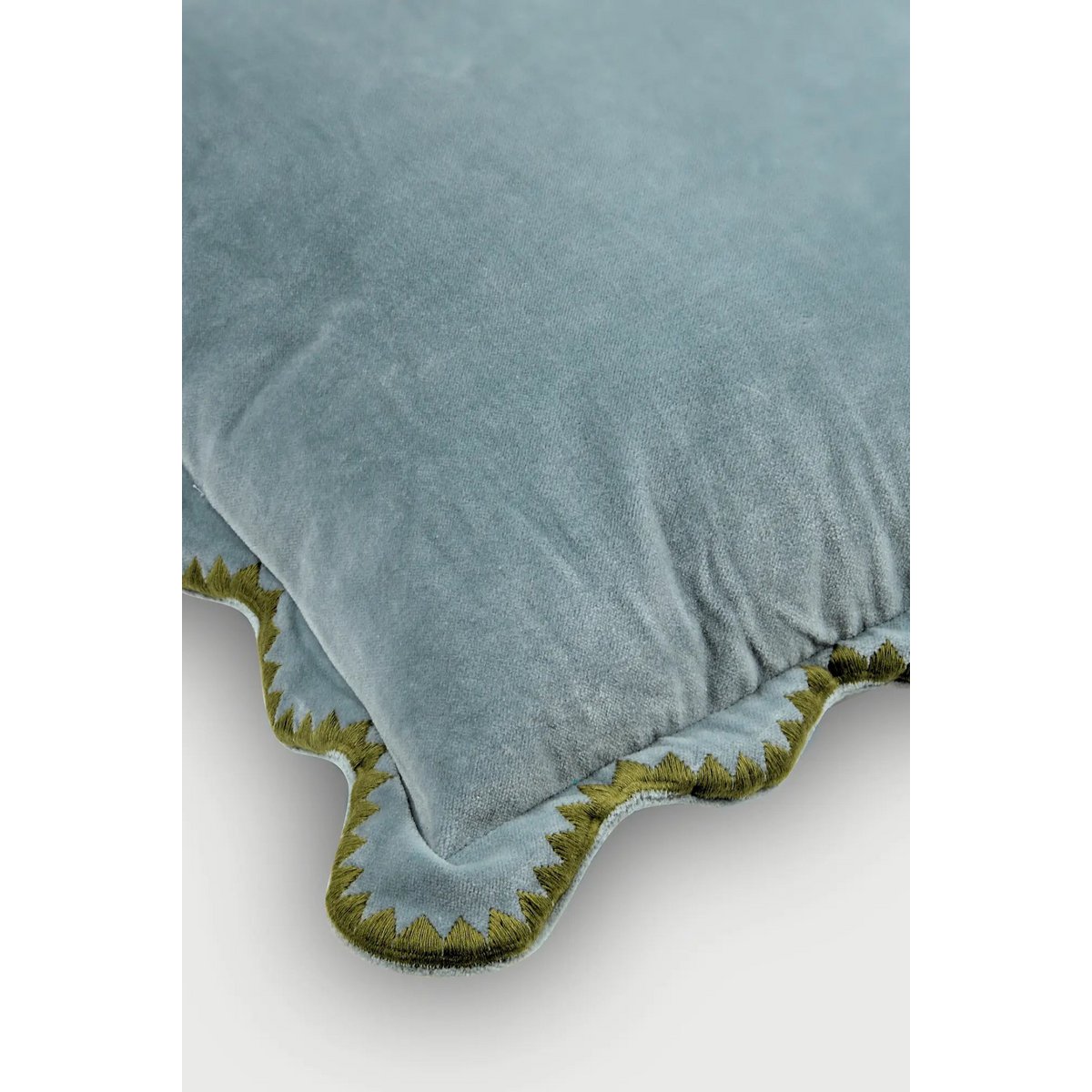 Kussenhoes | Mirage Scallop zachtblauwe kussenhoes van Sanctuary Living