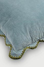 Kussenhoes | Mirage Scallop zachtblauwe kussenhoes van Sanctuary Living