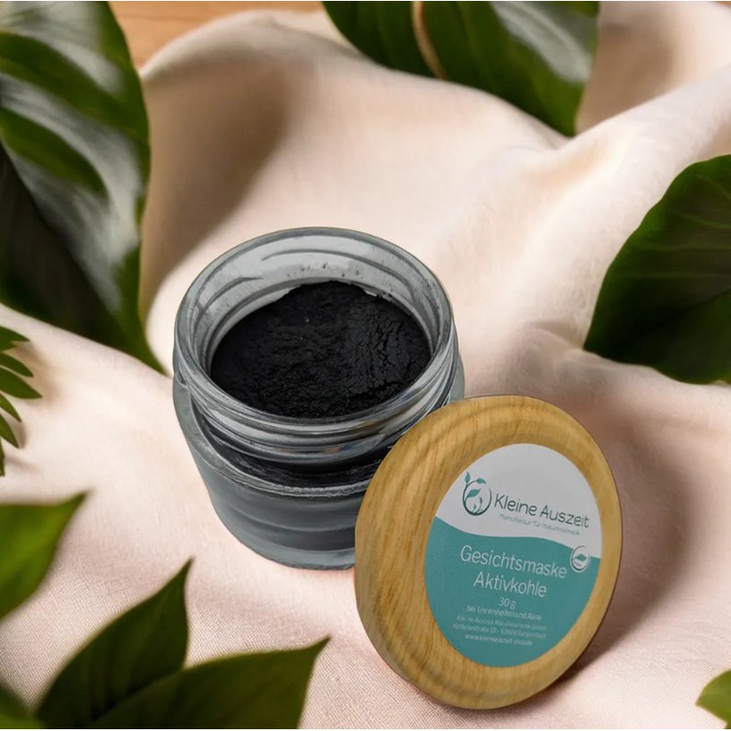 Face mask activated carbon - deep cleaning and clarifying for blemished skin