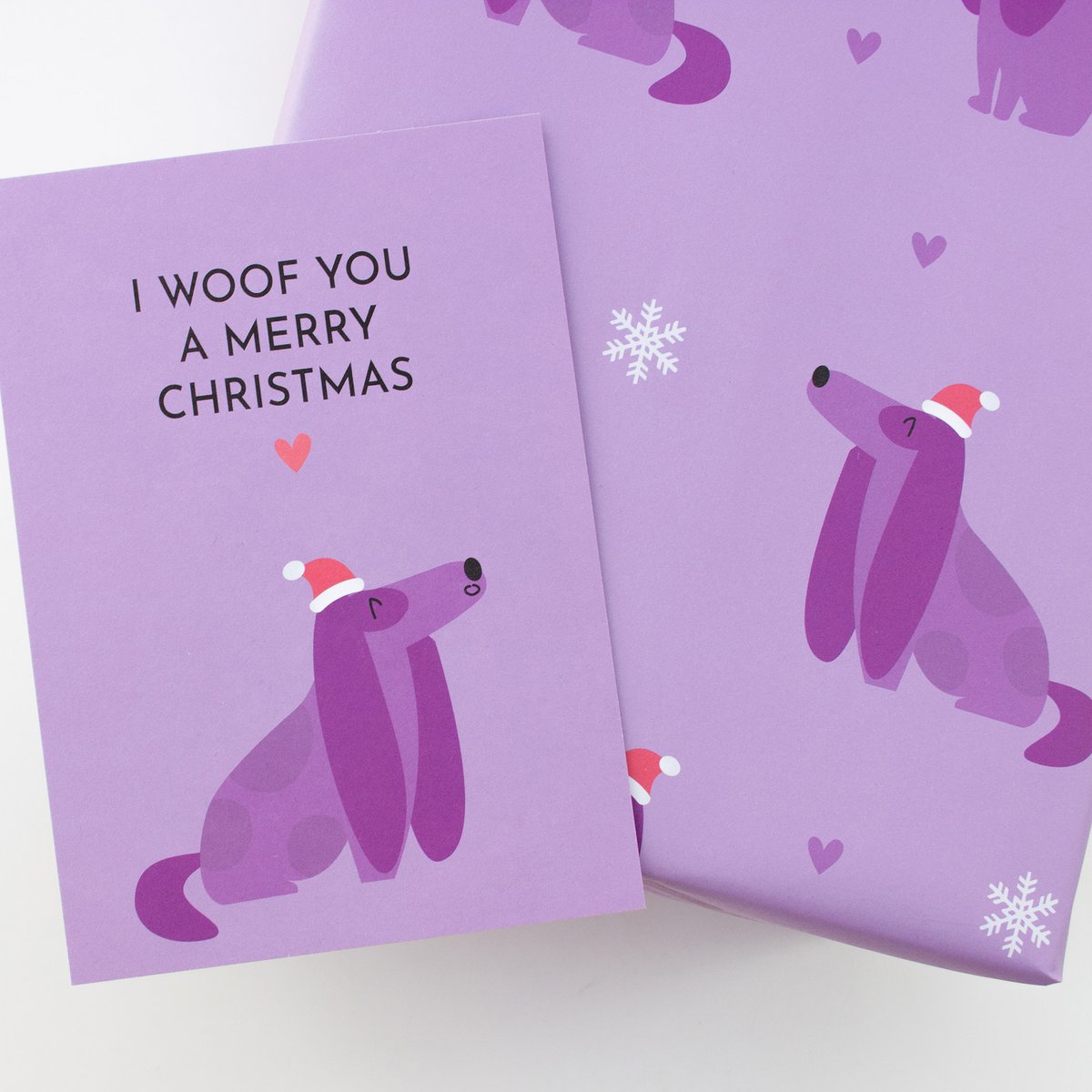 Świąteczny papier do pakowania z pieskiem „Christmas Dogs” w kolorze fioletowym