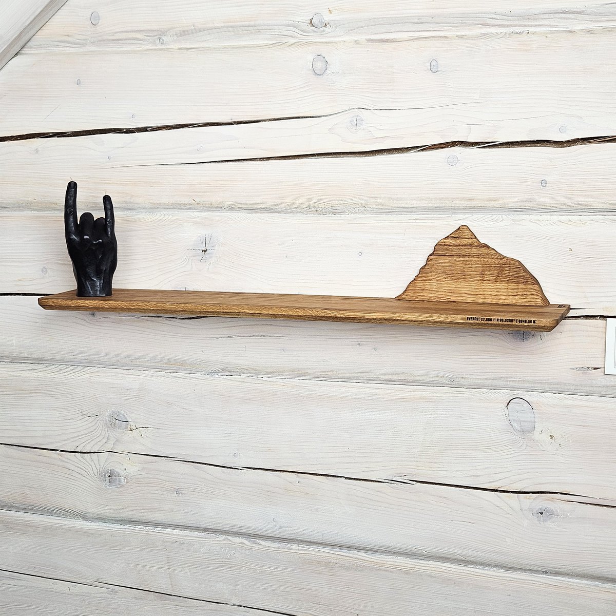 Estante de montaña Everest de madera artesanal, una solución de almacenamiento funcional y elegante