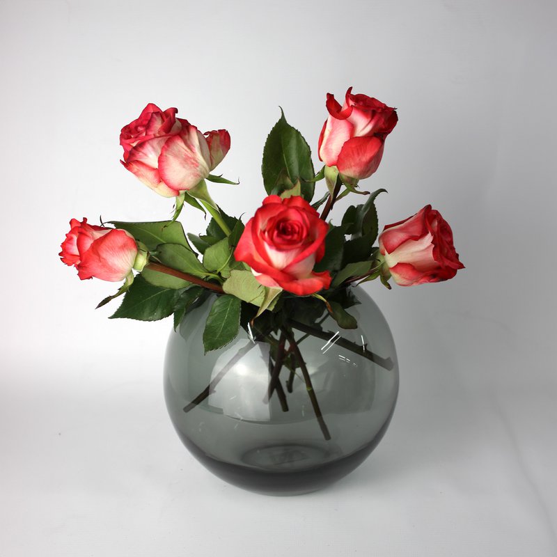 Vase glas rund grå glasvase håndlavet kuglevase lav