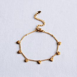 SA853: Charm bracelet with mini hearts – gold