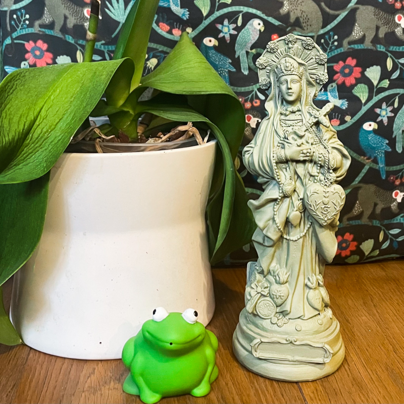 Saint Erzulie-Freda statuette - timeless colors