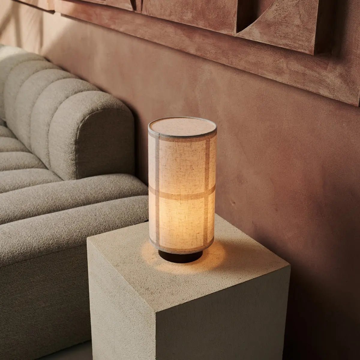 Sakura Dunkelbraune Tischlampe | Leinenmix-Schatten und stilvolle Beleuchtung