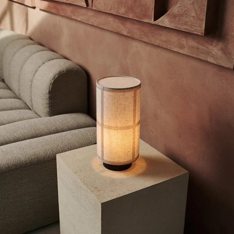 Sakura Dunkelbraune Tischlampe | Leinenmix-Schatten und stilvolle Beleuchtung