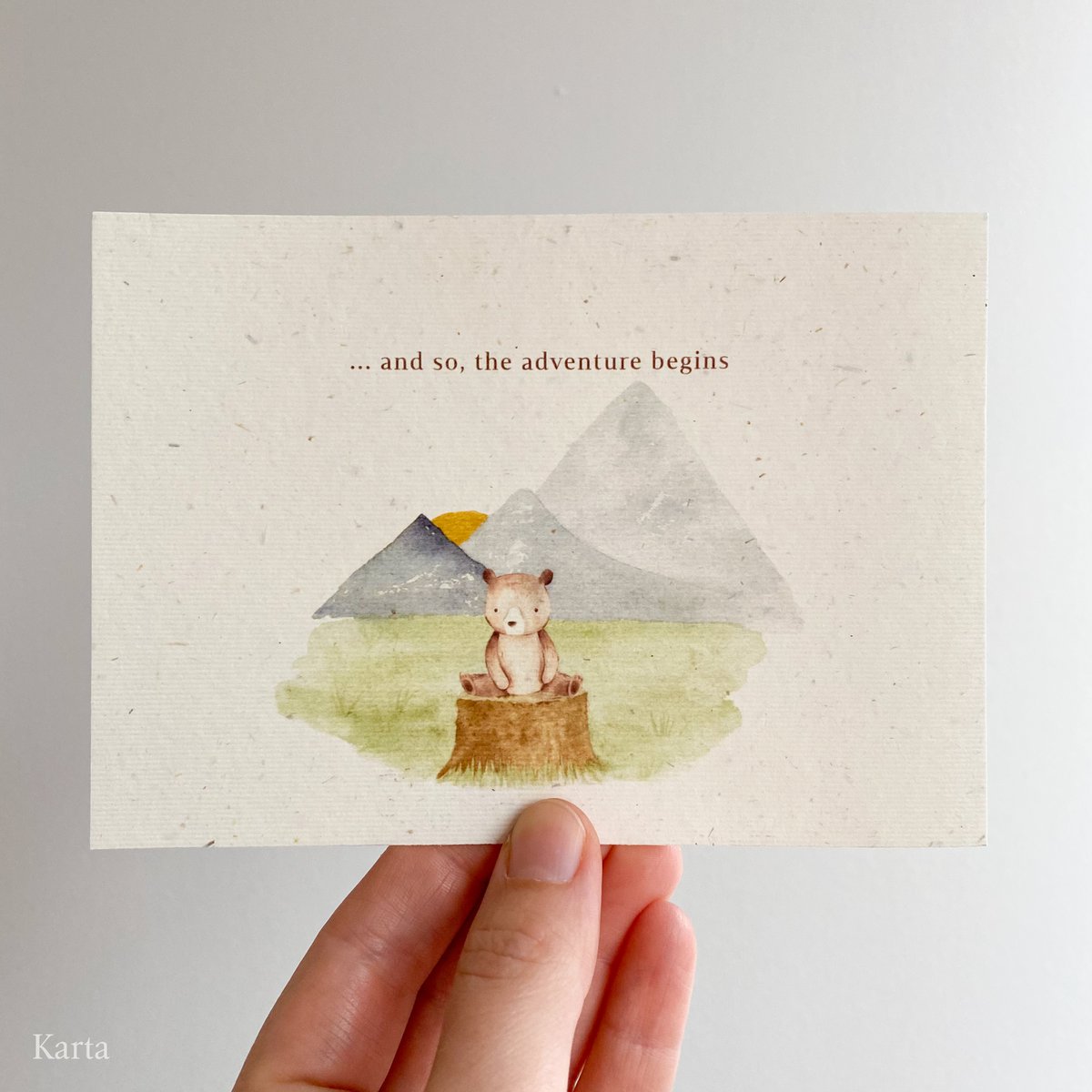 Tarjeta de felicitación - osito en las montañas