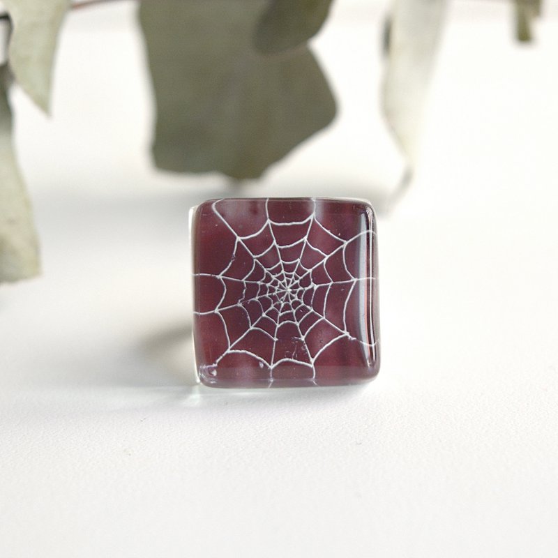 Einzigartiger Spinnennetzring, dunkelviolette Farbe, recyceltes Glas, verstellbare Größe