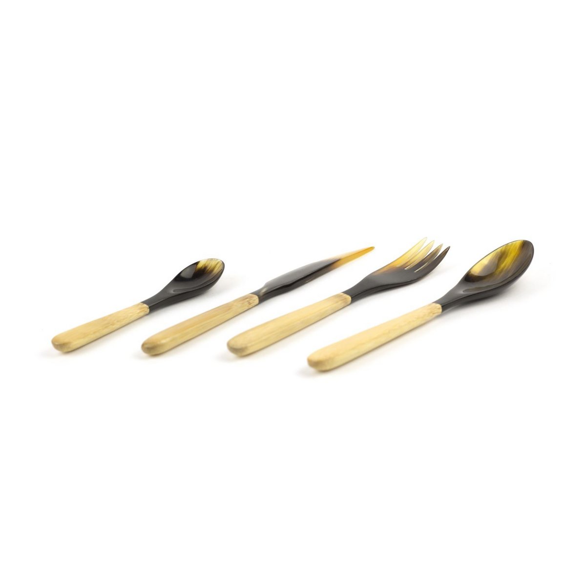 Petits couverts en corne de vache et bambou