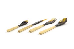 Petits couverts en corne de vache et bambou