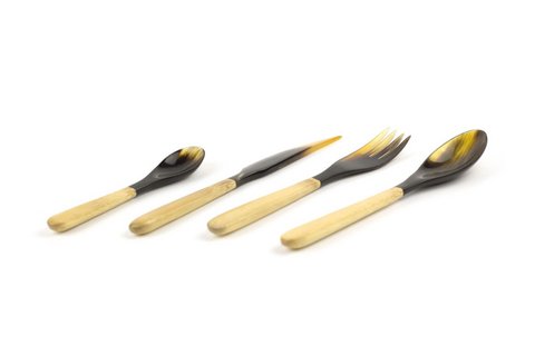 Small cutlery in cow horn and bamboo