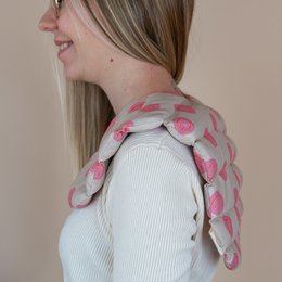 Speltkussen voor nek gemaakt van katoen - smiley roze