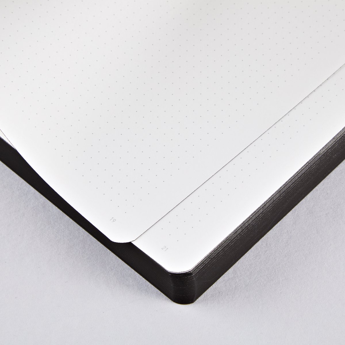Voyager L Light - Stars  | Notebook A5+ | Dotted Journal | 3,5mm dot grid | 176 numbered pages | 120g Premium-Paper | Leather black | with pen and smartphone holder Stars  |  produced in Germany 