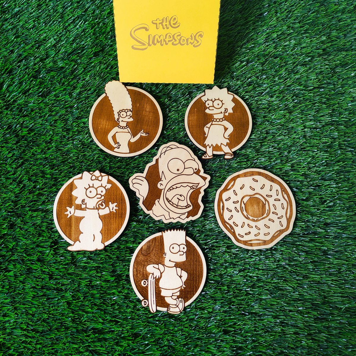 Set van 6 kleurrijke houten Simpsons Coasters, Homer, Marge, Bart, Lisa, Maggie, Donut, uniek cadeau, Geek Home Decor, Inwijdingsfeest