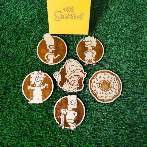 Set mit 6 bunten Simpsons-Untersetzern aus Holz, Homer, Marge, Bart, Lisa, Maggie, Donut, einzigartiges Geschenk, Geek Home Decor, Einweihungsparty