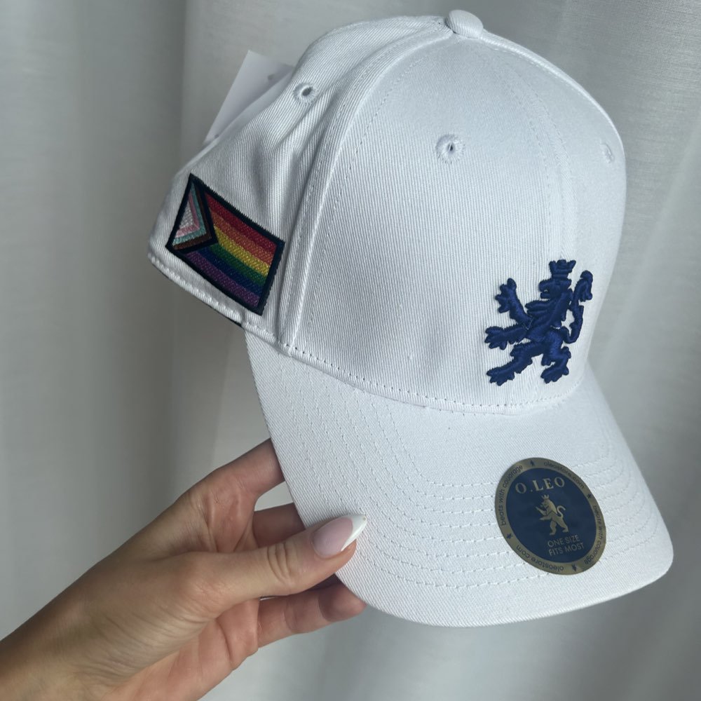 O.Leo Baseballkappe – Weiß – Blauer Löwe – Pride-Flagge – Unisex