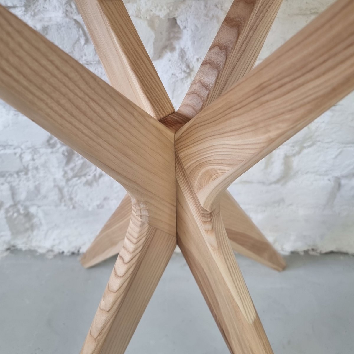 Round table Jubi natural ash veneer