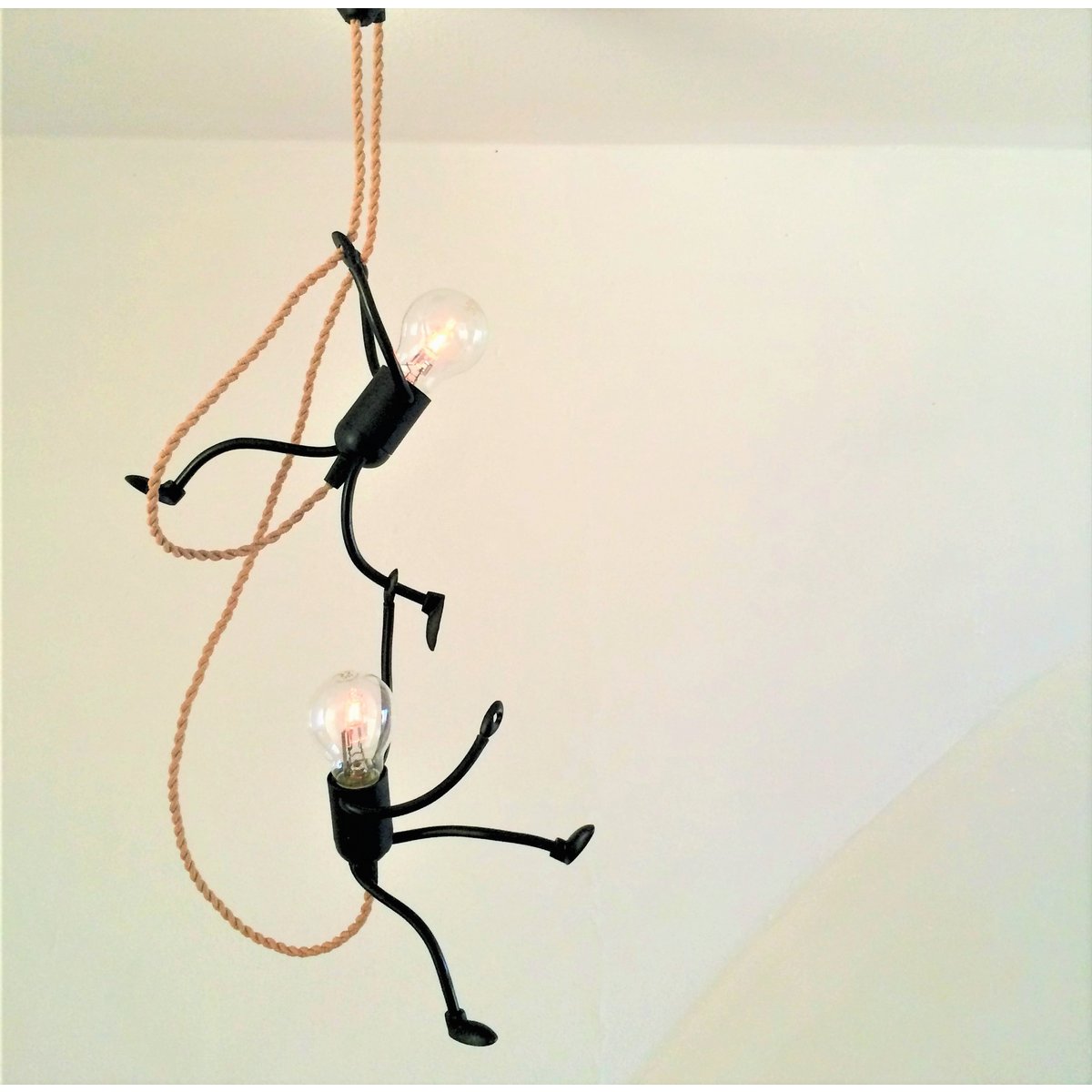 Pan Jasny Zabawa dla dwojga; * Lampa wisząca * Holenderski design * Długość 75 cm * Juta snoer, lijkt op echt touw